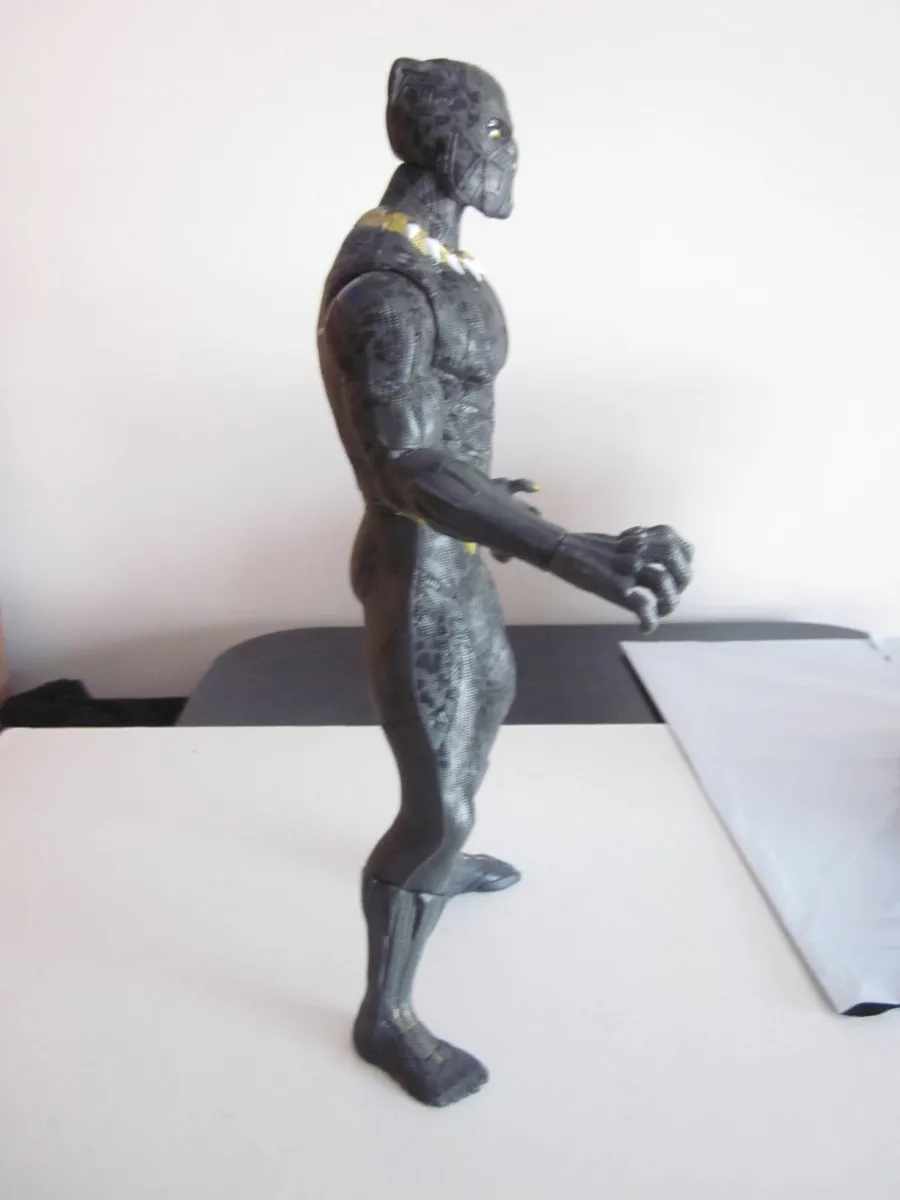 Marvel Black Panther Slash and Strike Figure 13" - Image 2