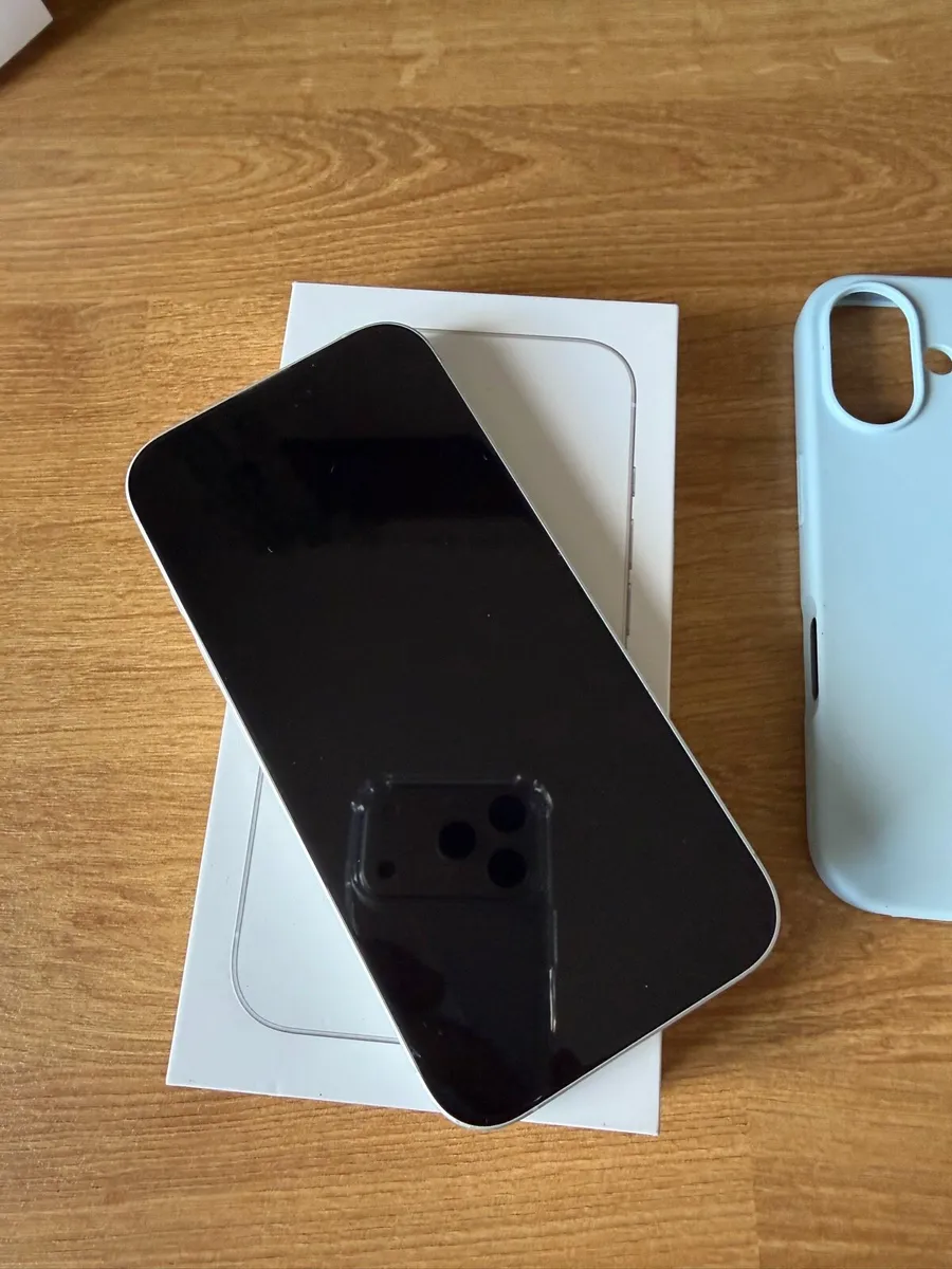 iPhone 16 White 128GB - Image 3