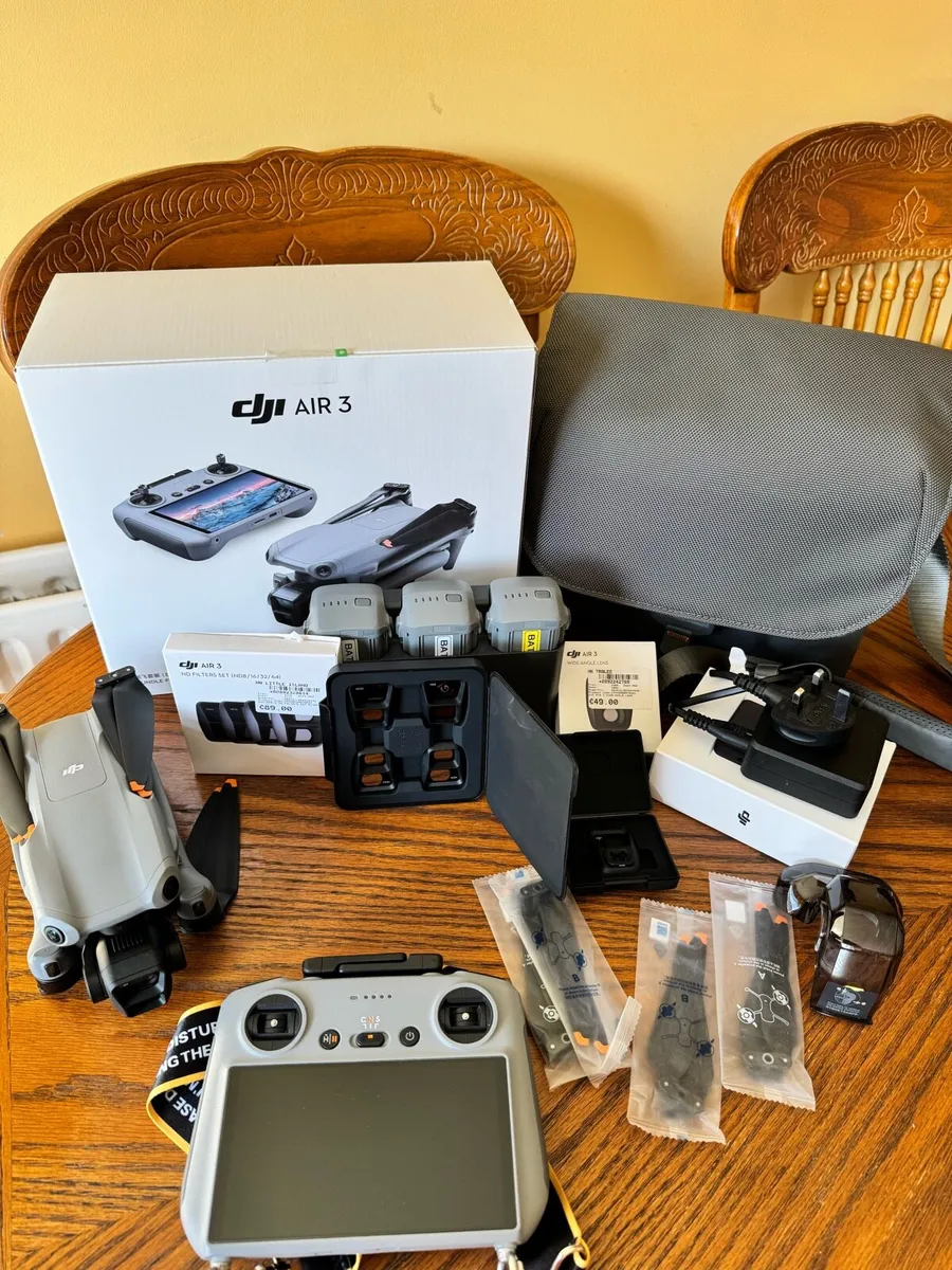 Drone Air 3 Fly More Combo(DJI RCN-2) - Image 1
