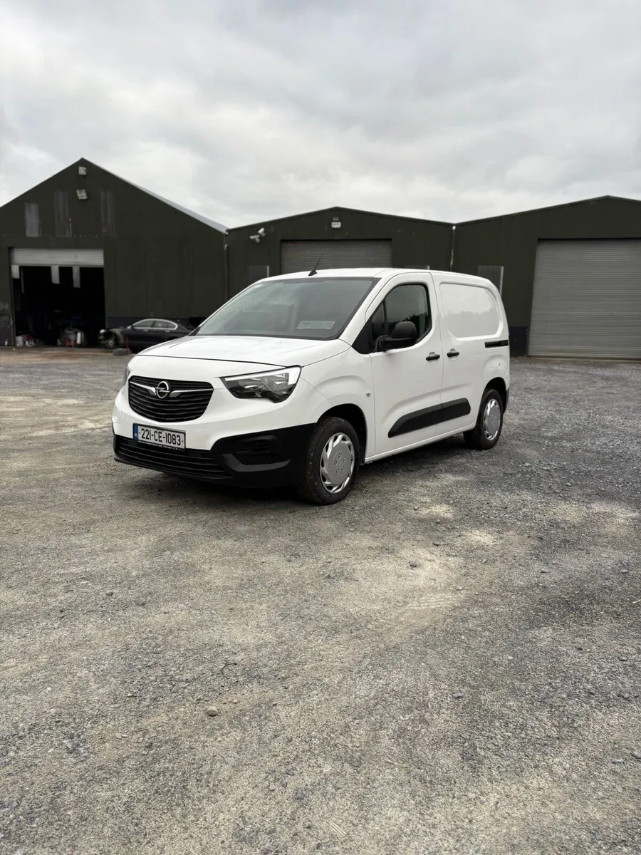 2022 Opel combo 3 seater - Image 1
