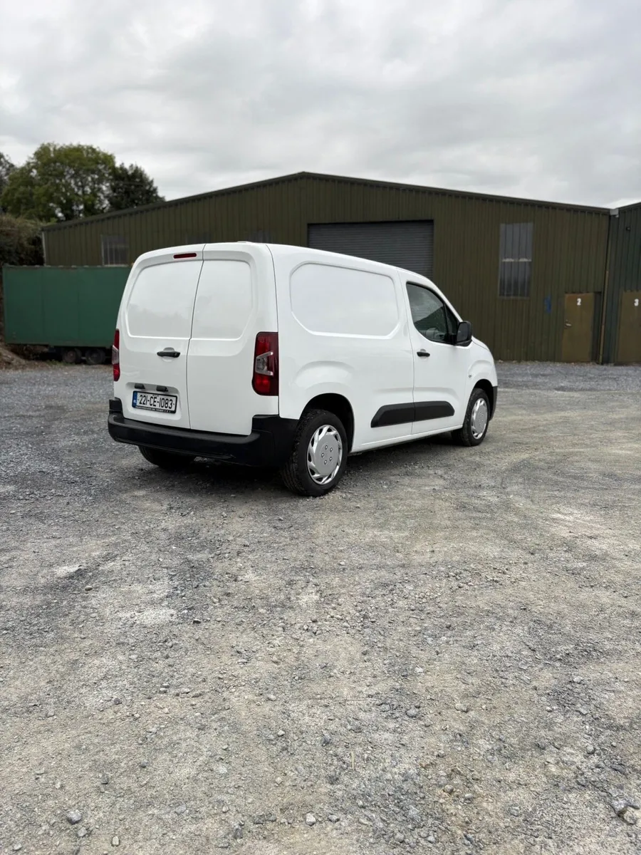 2022 Opel combo 3 seater - Image 3