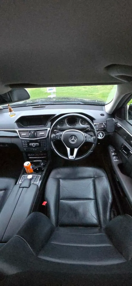 Mercedes-Benz E300 Hybrid - Image 3
