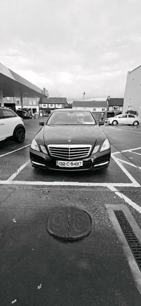 Mercedes-Benz E300 Hybrid - Image 4