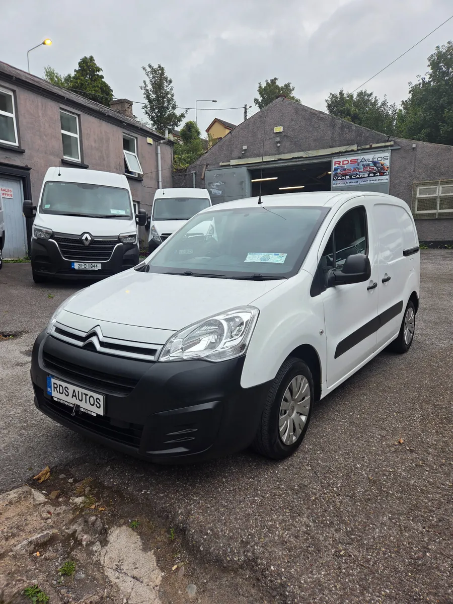 🔥17 BERLINGO 3SEATER🔥 - Image 3