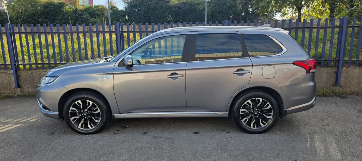 Mitsubishi Outlander 2018 - Image 2