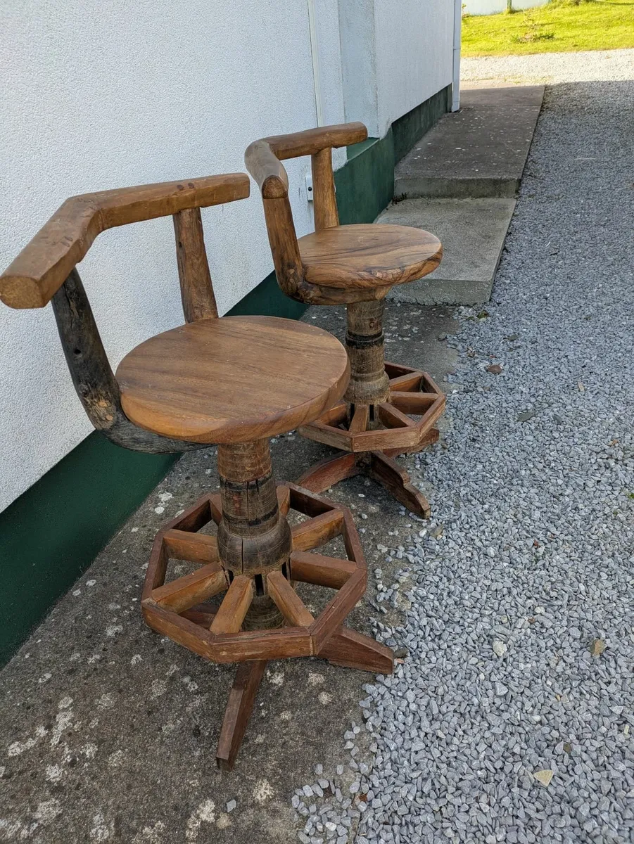 Two bar stools in good condition - Image 3