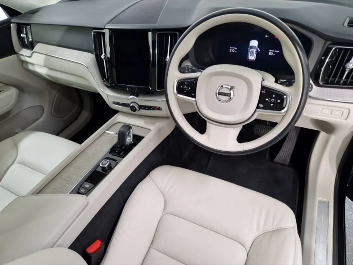 Volvo XC60 T6 Phev Core Bright - Image 4