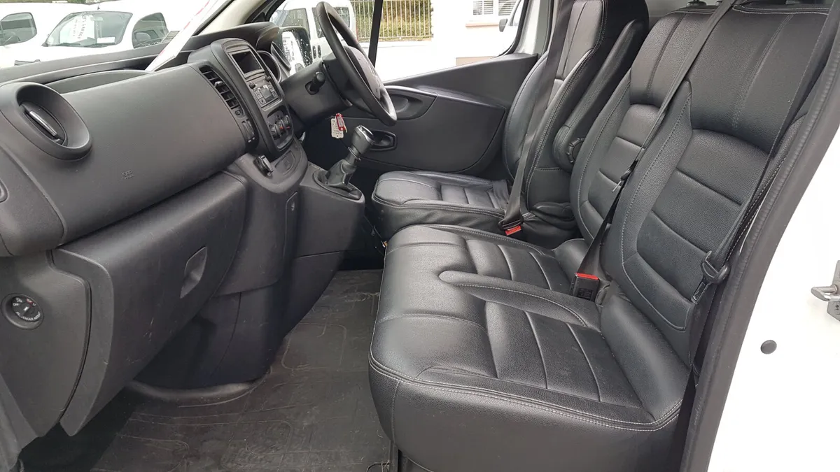 Renault Trafic 192D NEW MODEL 2.0LT 49KM VAT INVOI - Image 4