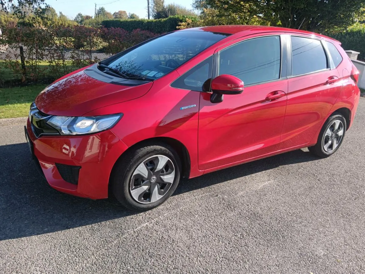 Honda Fit Petrol/Hybrid 2017 v.low km's - Image 2