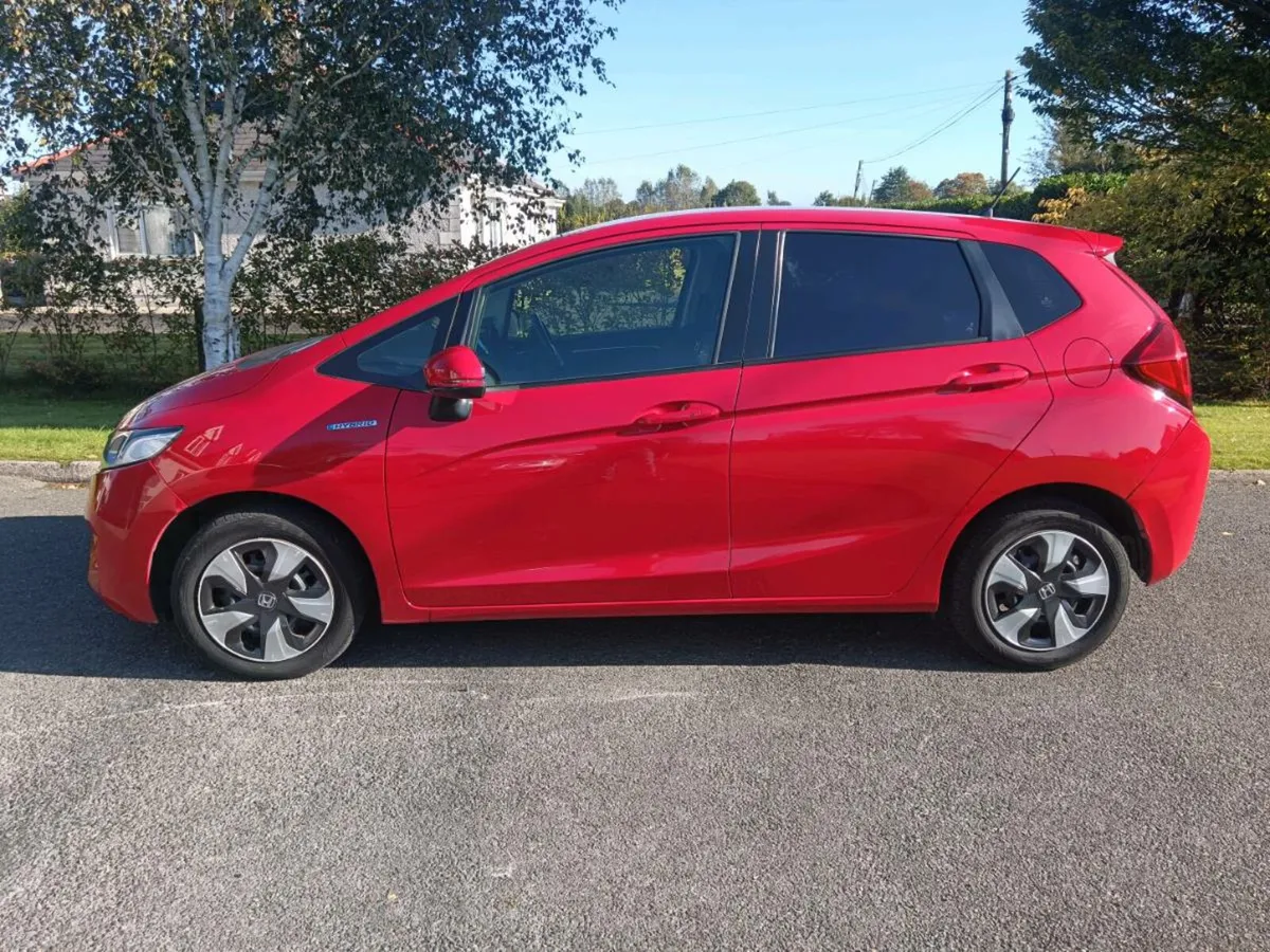 Honda Fit Petrol/Hybrid 2017 v.low km's - Image 4
