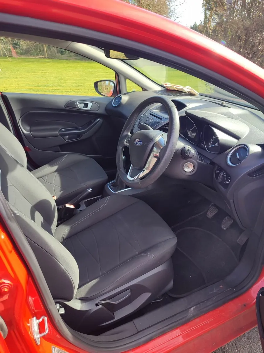 Ford Fiesta 2015 - Image 2