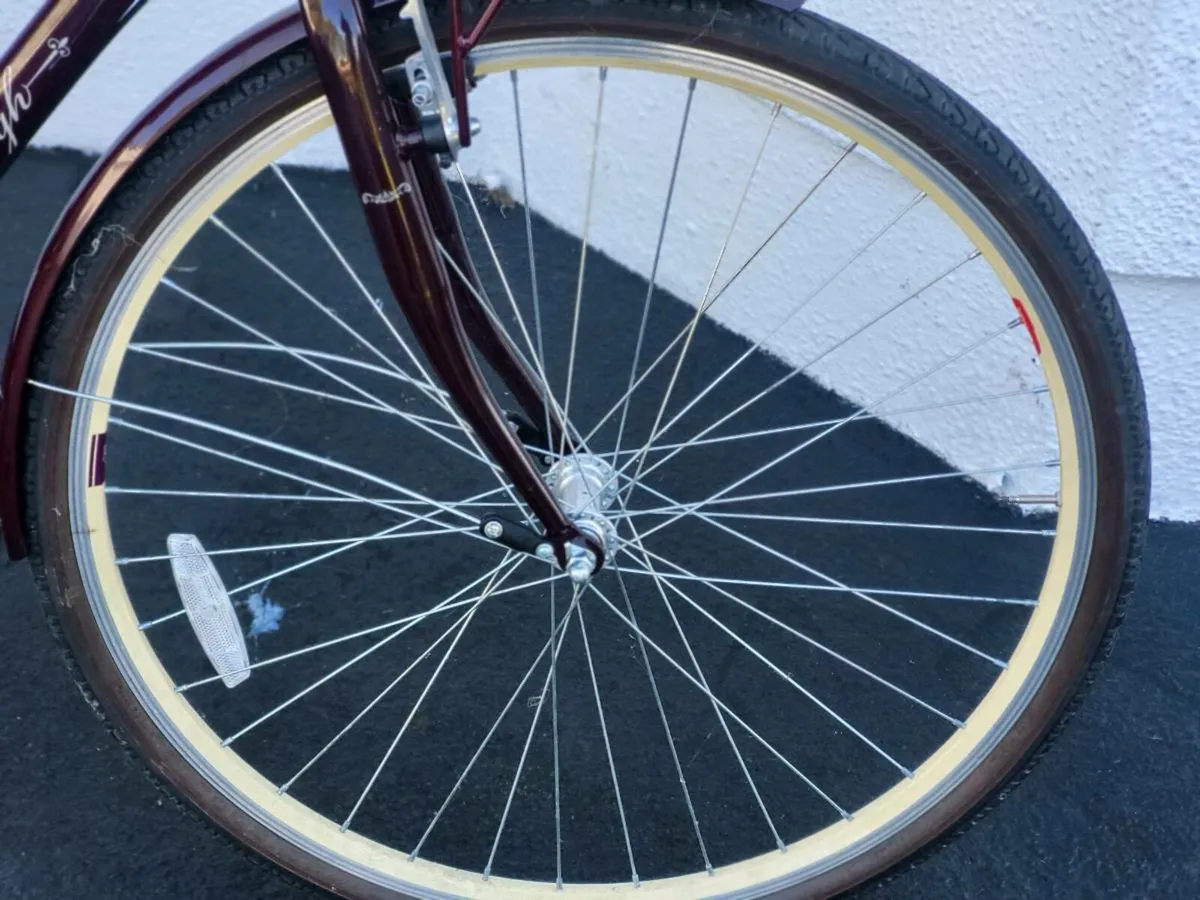LADIES RALEIGH CAMEO BIKE N BASKET LIKE NEW - Image 3
