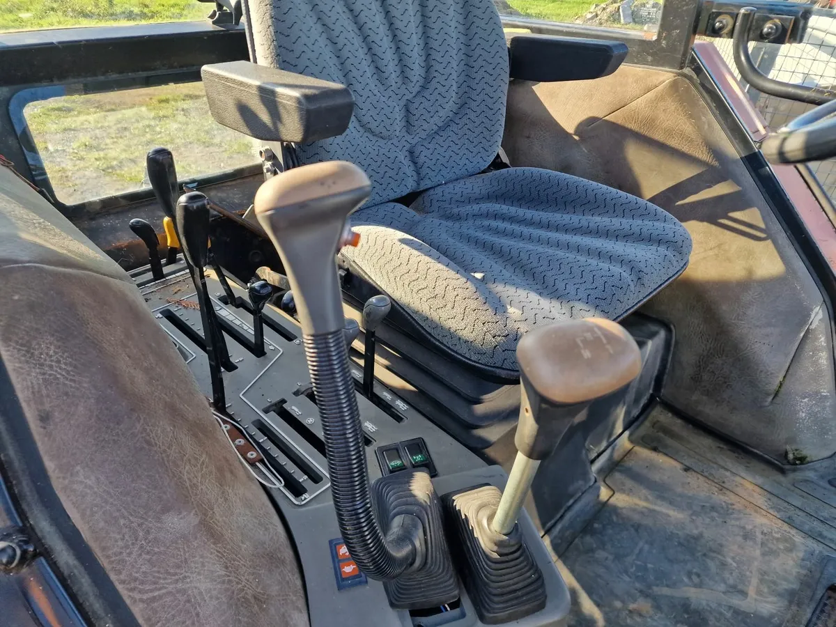Case 4230 Tractor - Image 3
