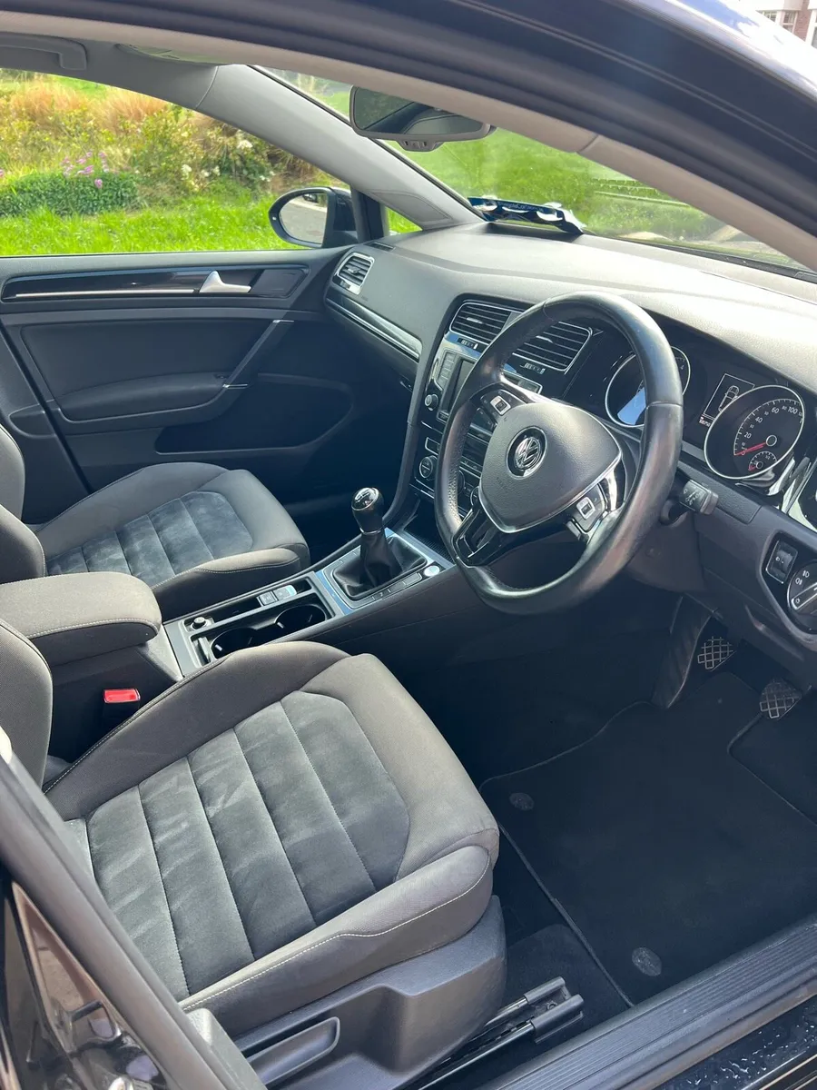 2016 Volkswagen Golf Highline TSI Manual 5DR 110HP - Image 4