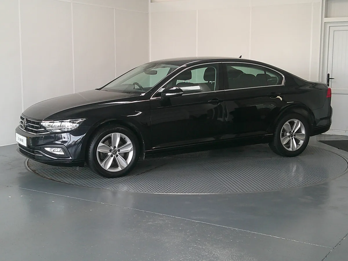 Volkswagen Passat 2021 - Image 3