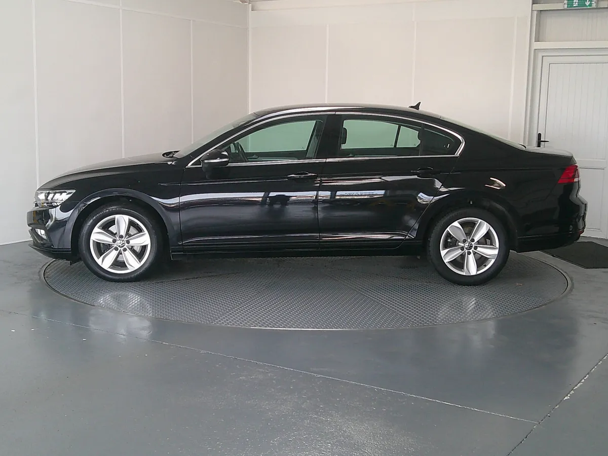 Volkswagen Passat 2021 - Image 4