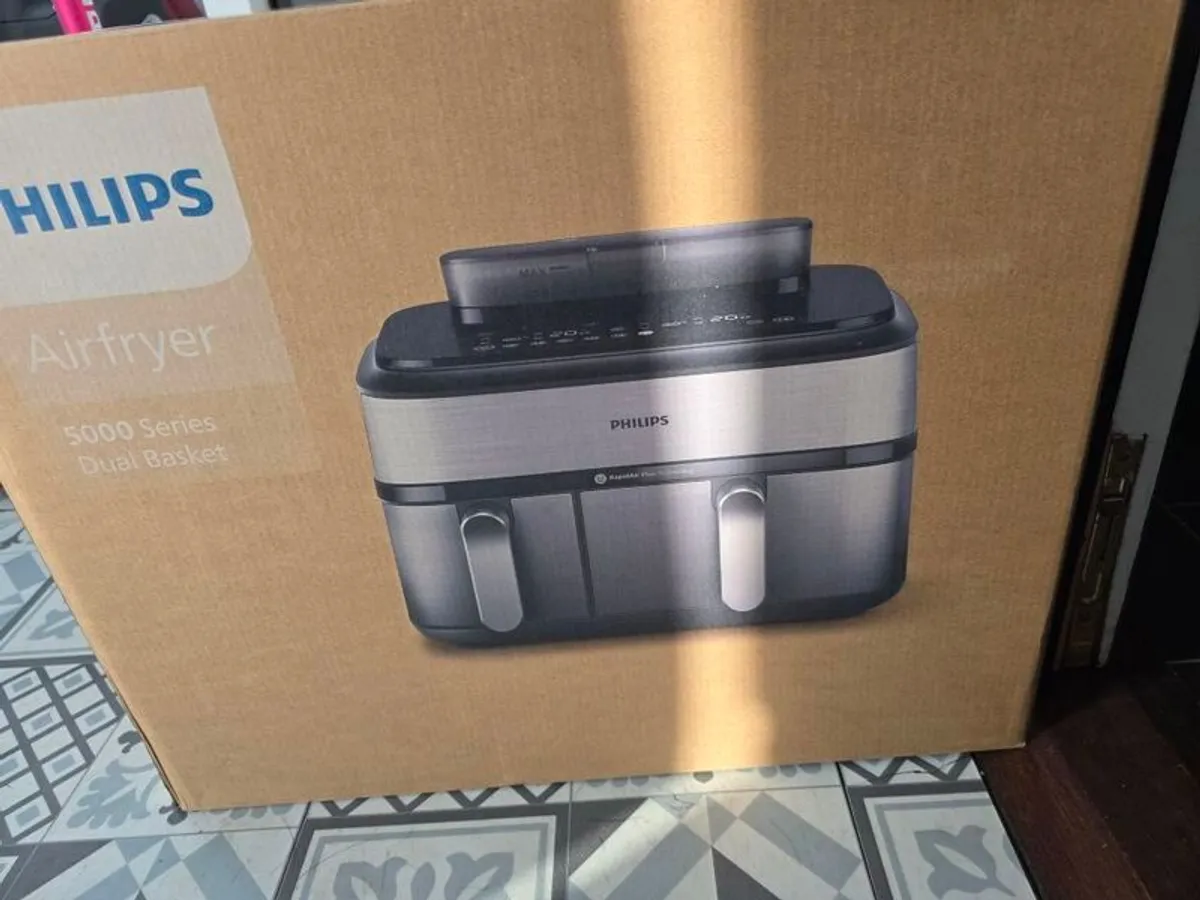 PHILIPS 5000 series dual basket airfryer with steam function