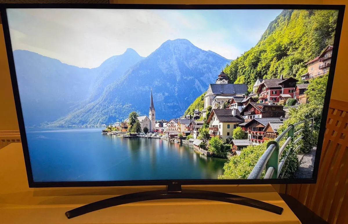 50 Inch Smart Tv - Image 3