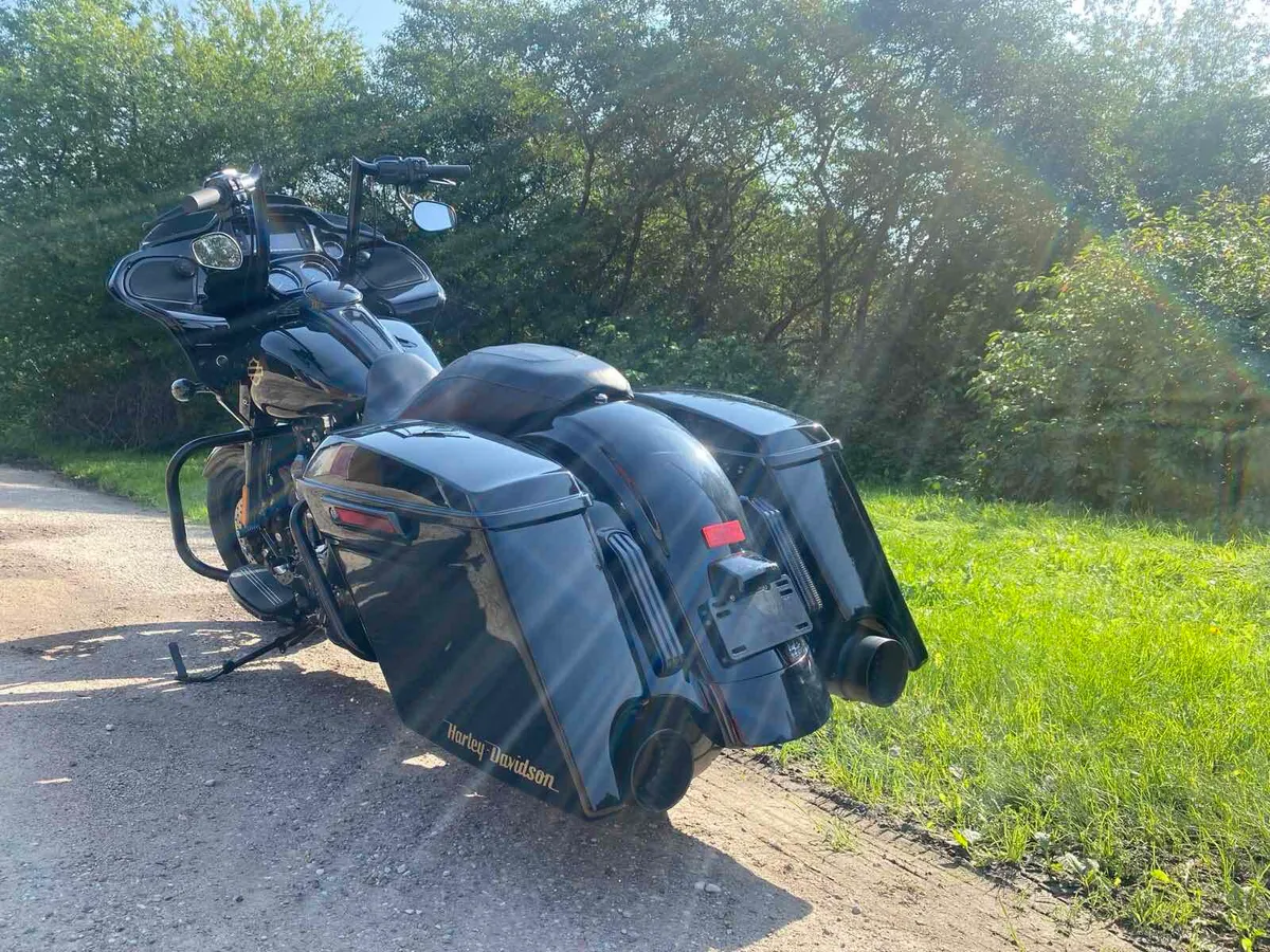 HARLEY DAVIDSON ROAD GLIDE SPECIAL - Image 4