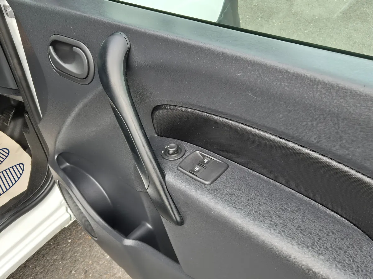 2021 CREW CAB Renault Kangoo €10200.00 Plus Vat - Image 3