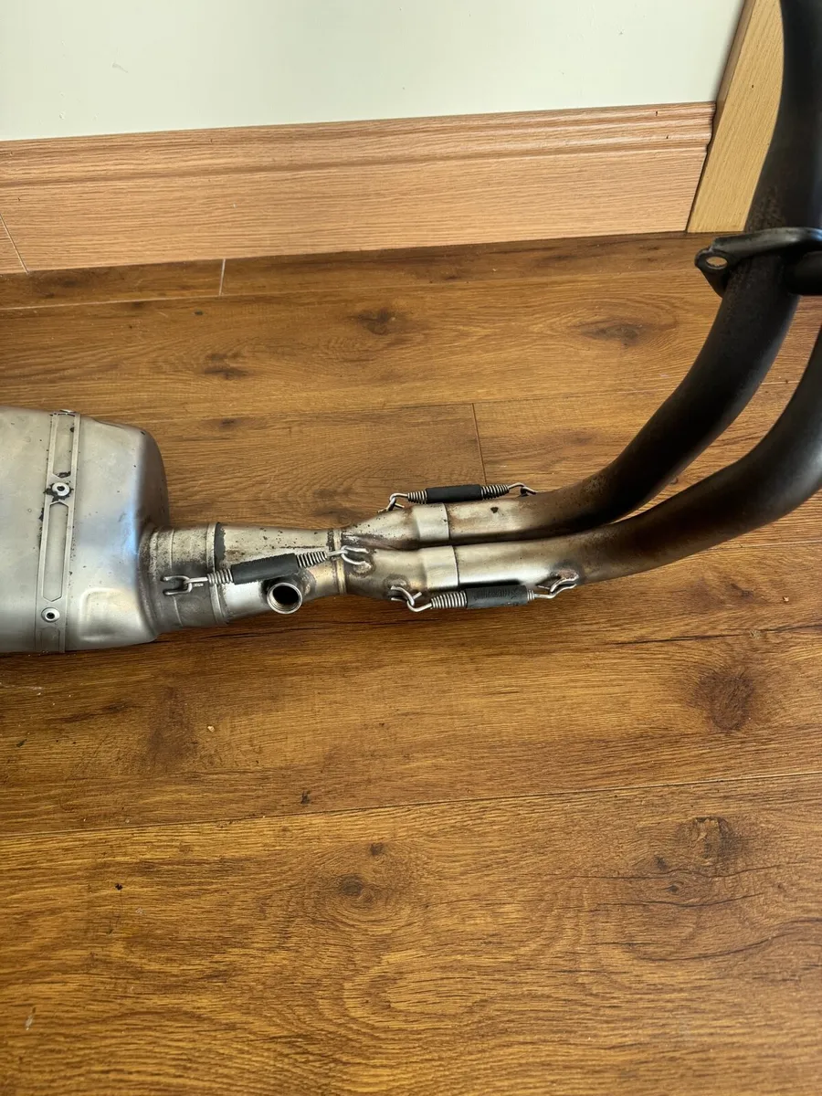 MT07 Akrapovic Titanium exhaust - Image 3