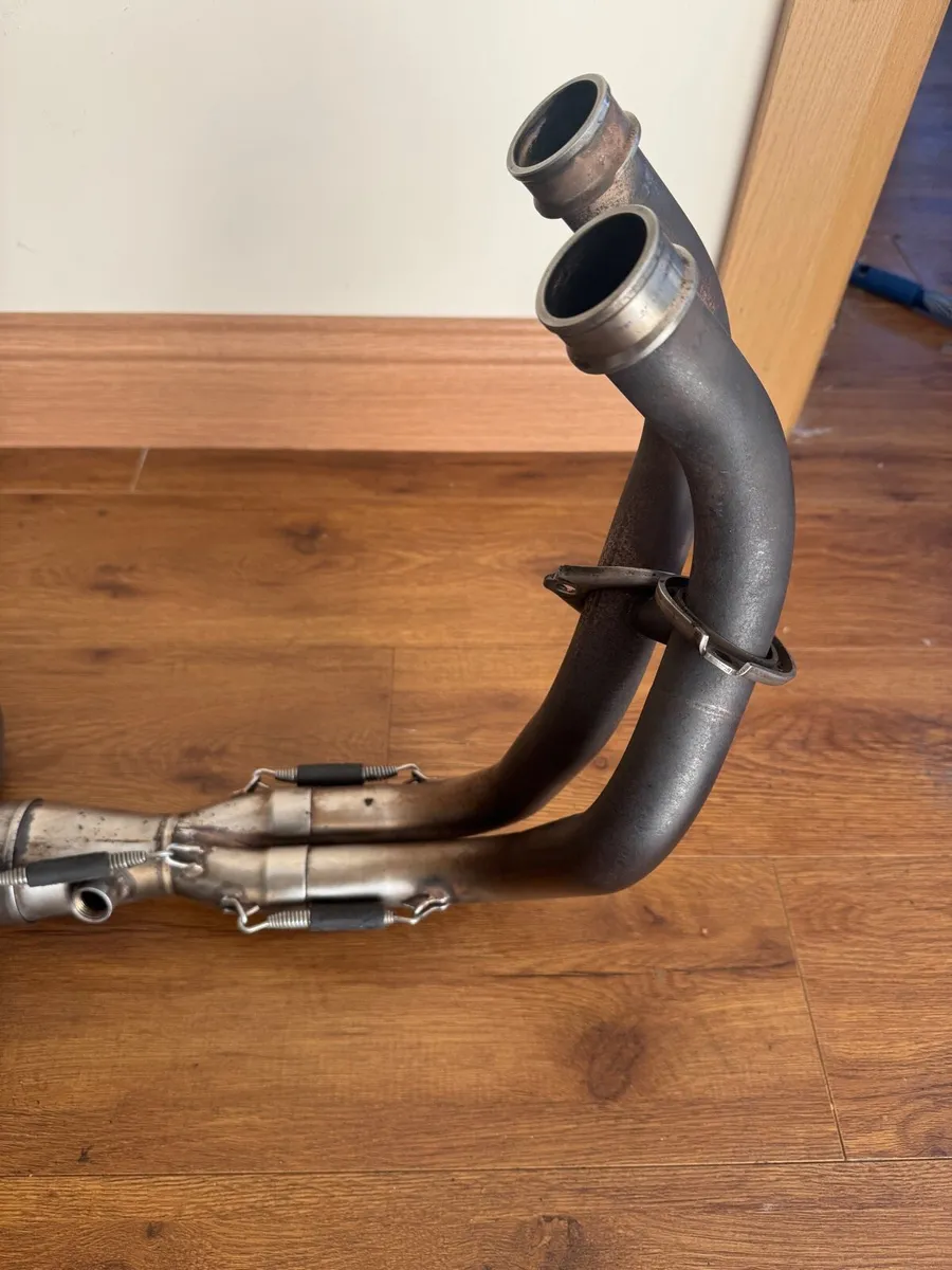 MT07 Akrapovic Titanium exhaust - Image 4