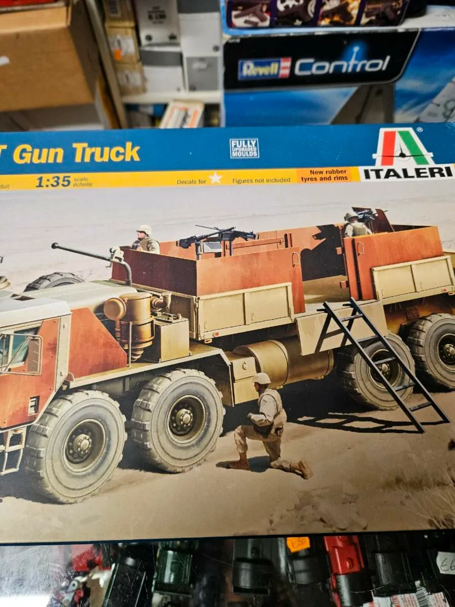 Airfix Italeri American Armoured Truck 1.35 - Image 3