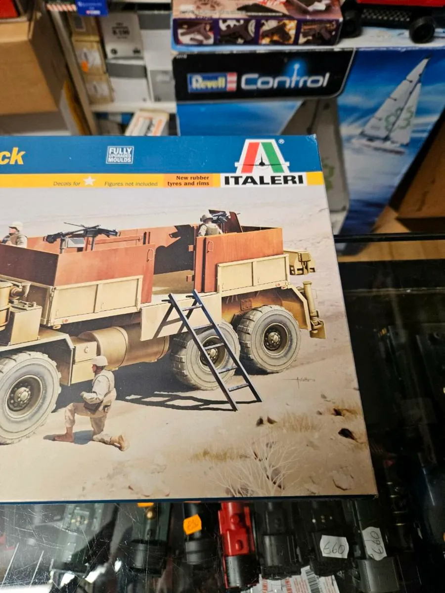 Airfix Italeri American Armoured Truck 1.35 - Image 4