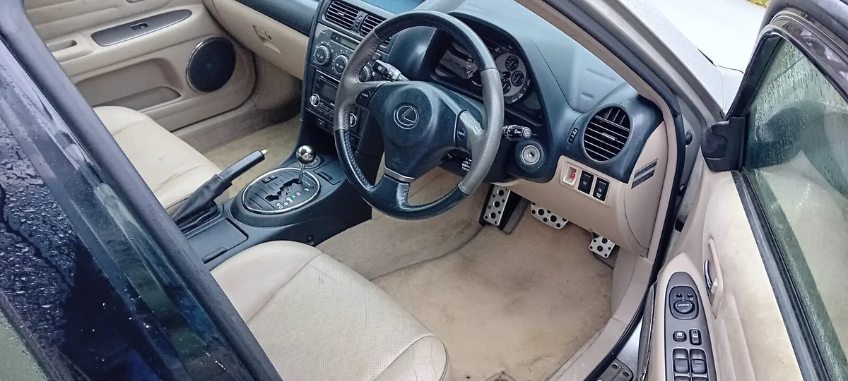 Lexus IS 300 sportcross - Image 3