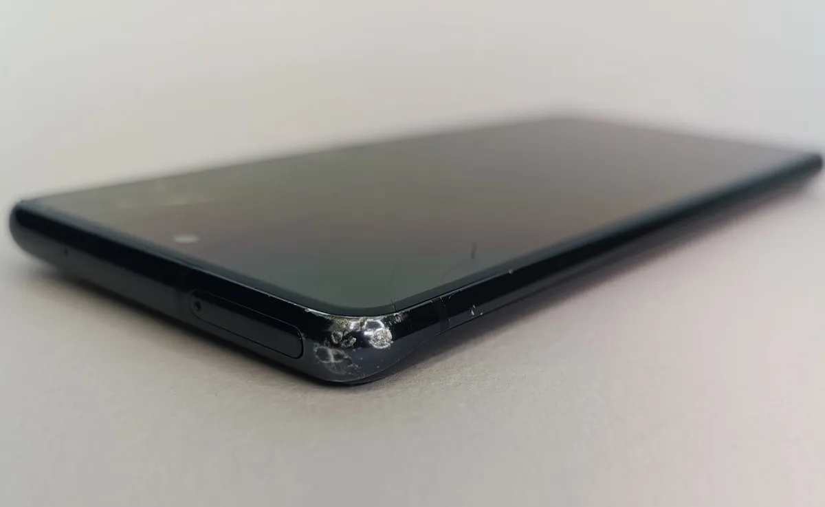 Samsung Galaxy S20 FE 5G, unlocked, minor damage - Image 2