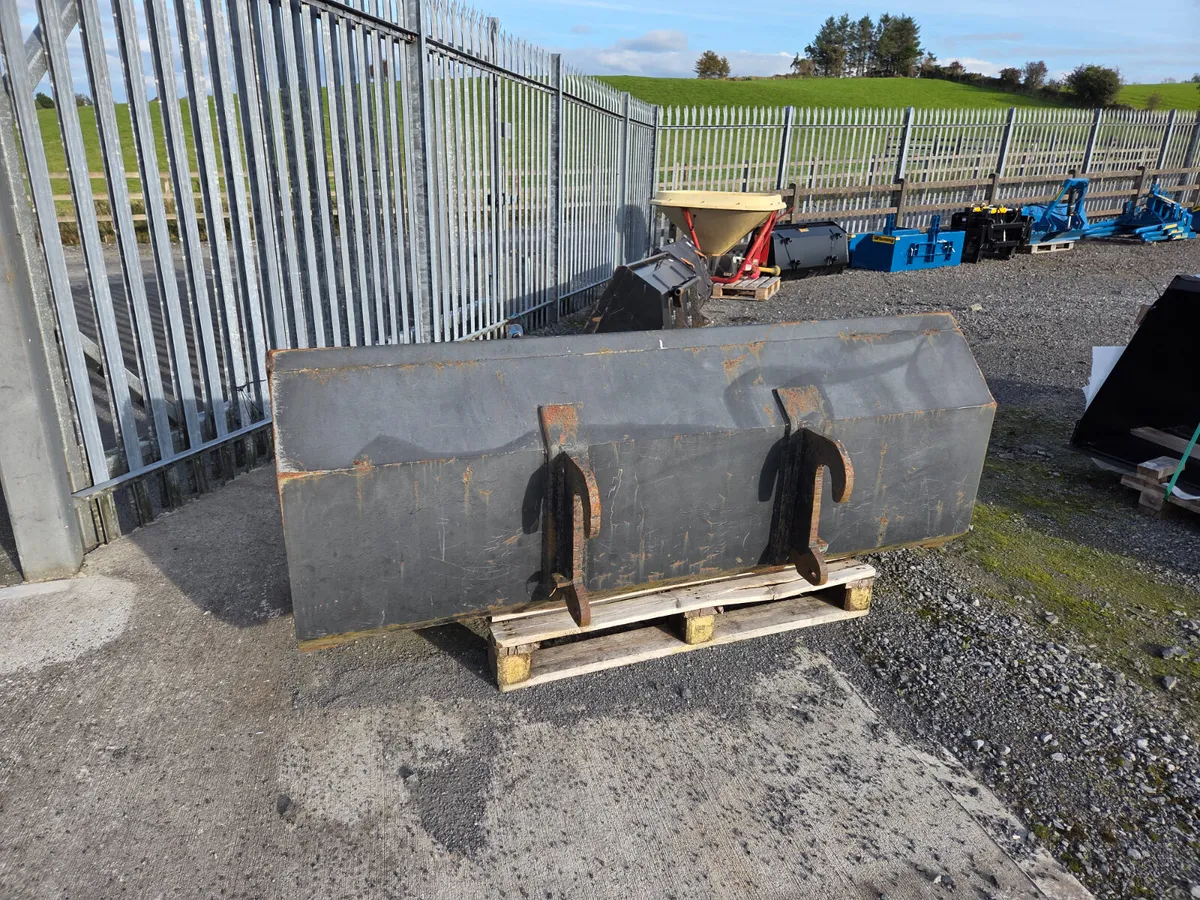 7ft Loader Bucket - Image 1
