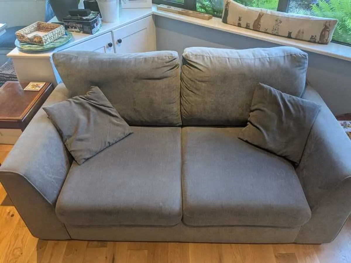 Couch - Grey in good condition - Image 1