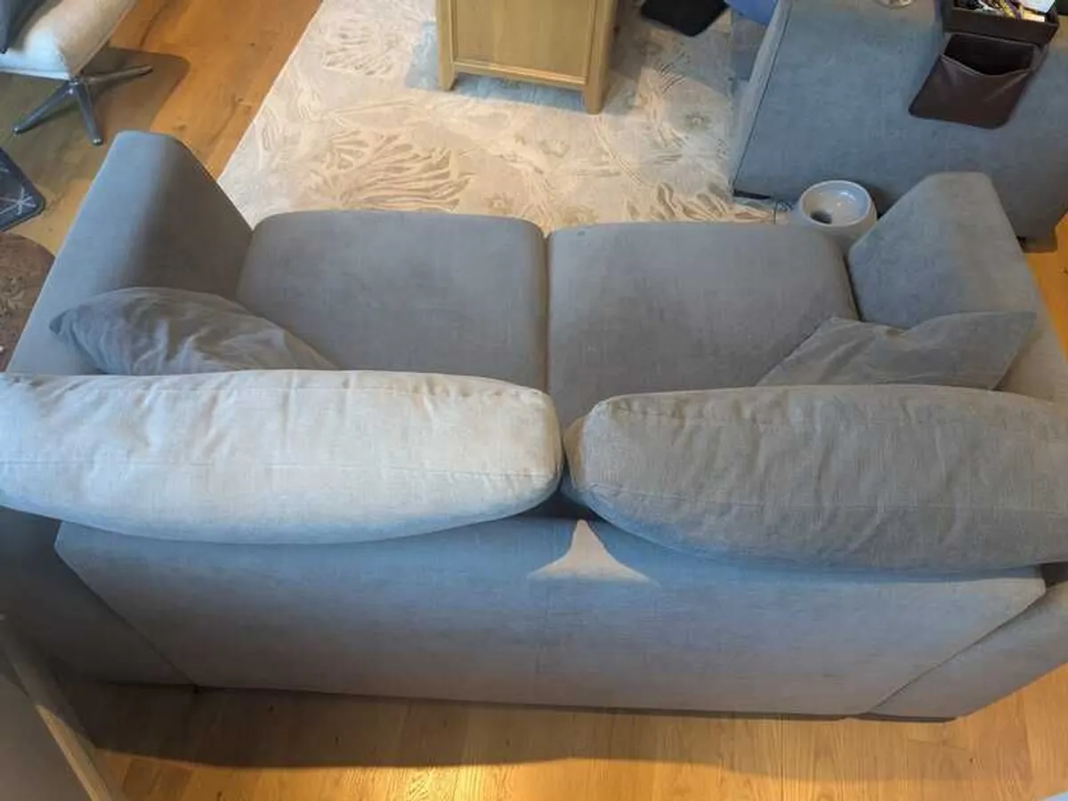 Couch - Grey in good condition - Image 2