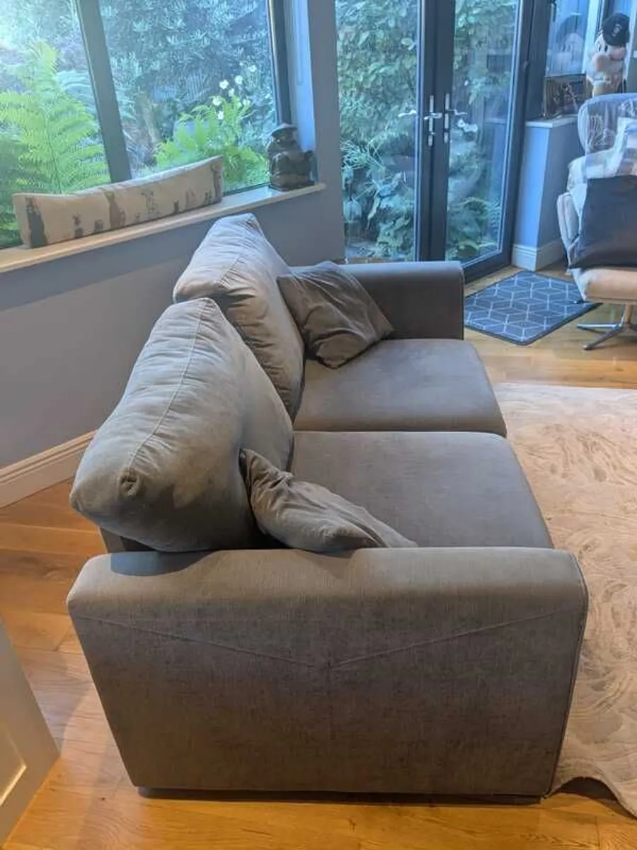 Couch - Grey in good condition - Image 3