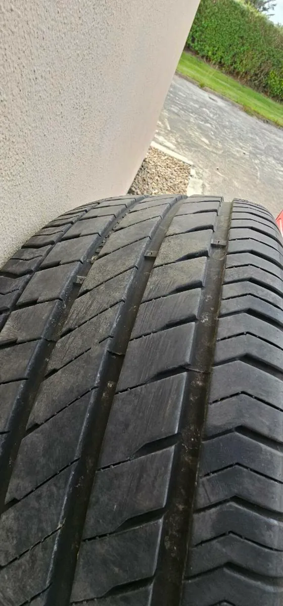 245 40 R19 pair of tyres - Image 4