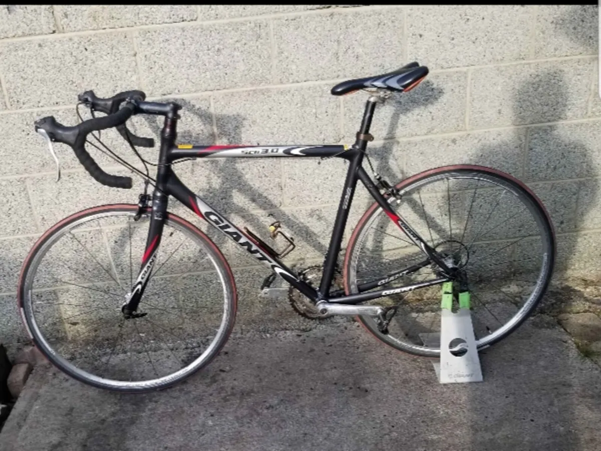 Giant road bike - Image 3