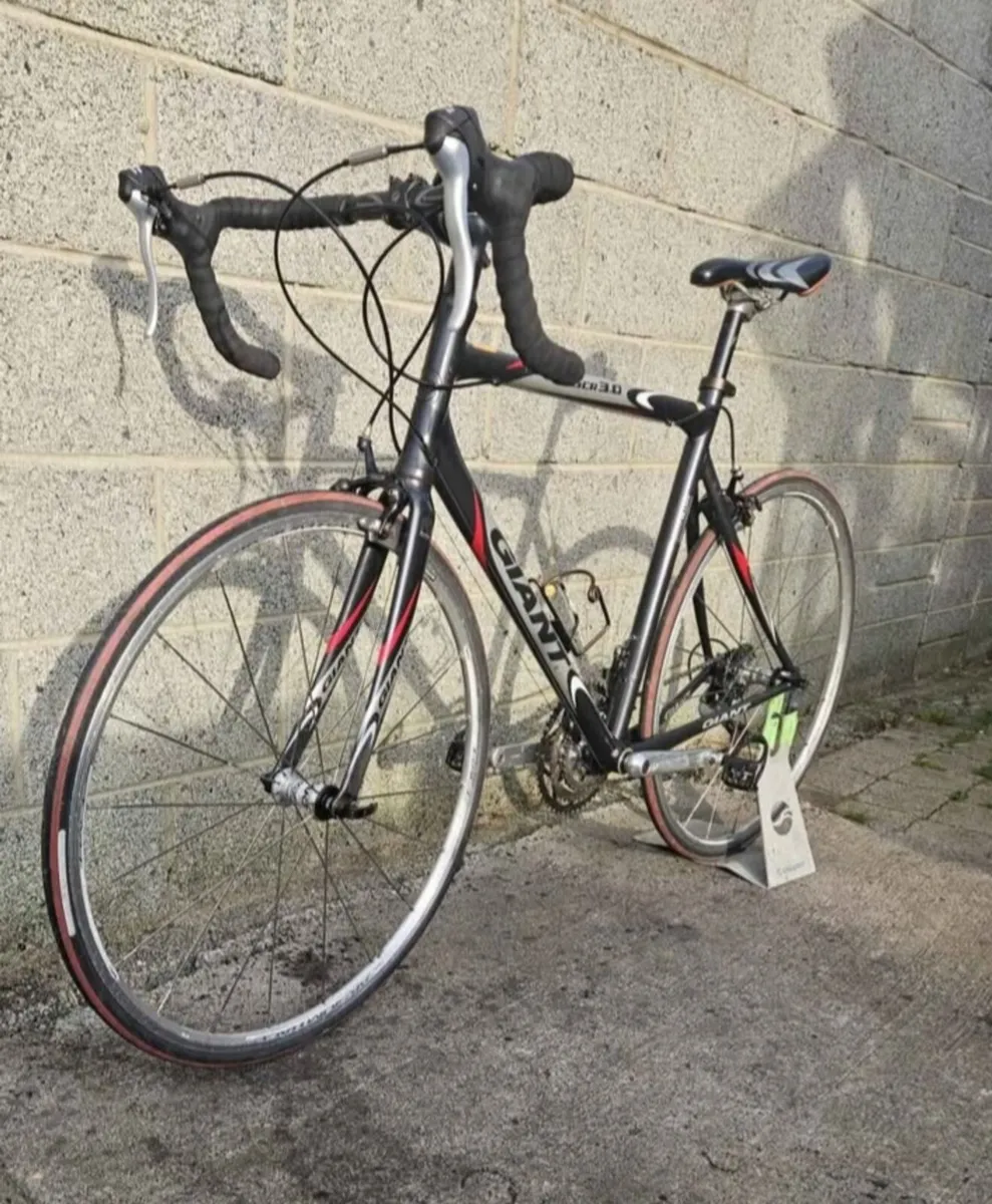Giant road bike - Image 4