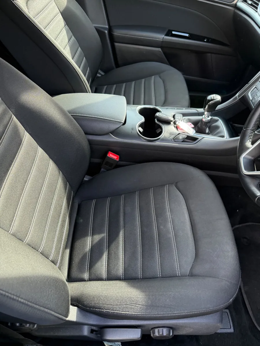 Ford Mondeo 2022 - Image 4