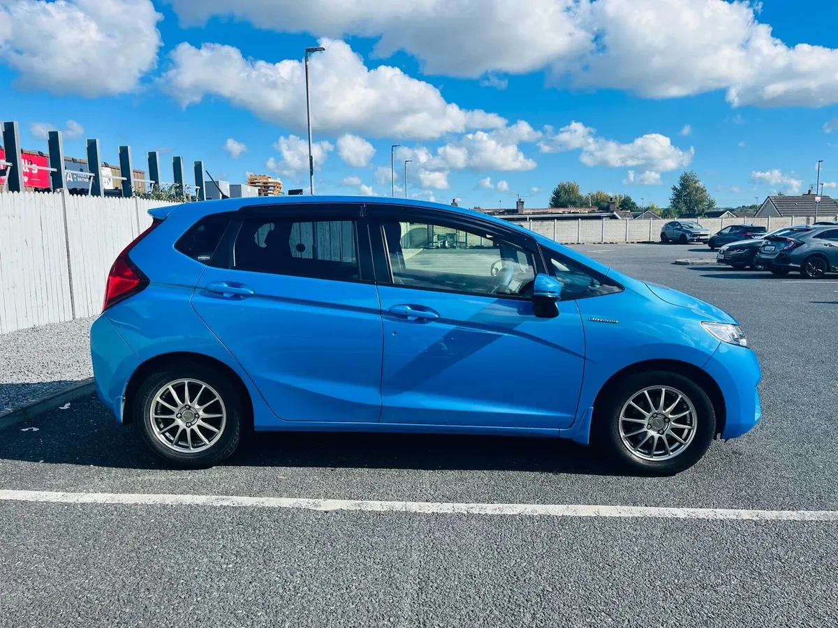 Honda Fit 1.5L Petrol Hybrid Automatic 2015. - Image 3