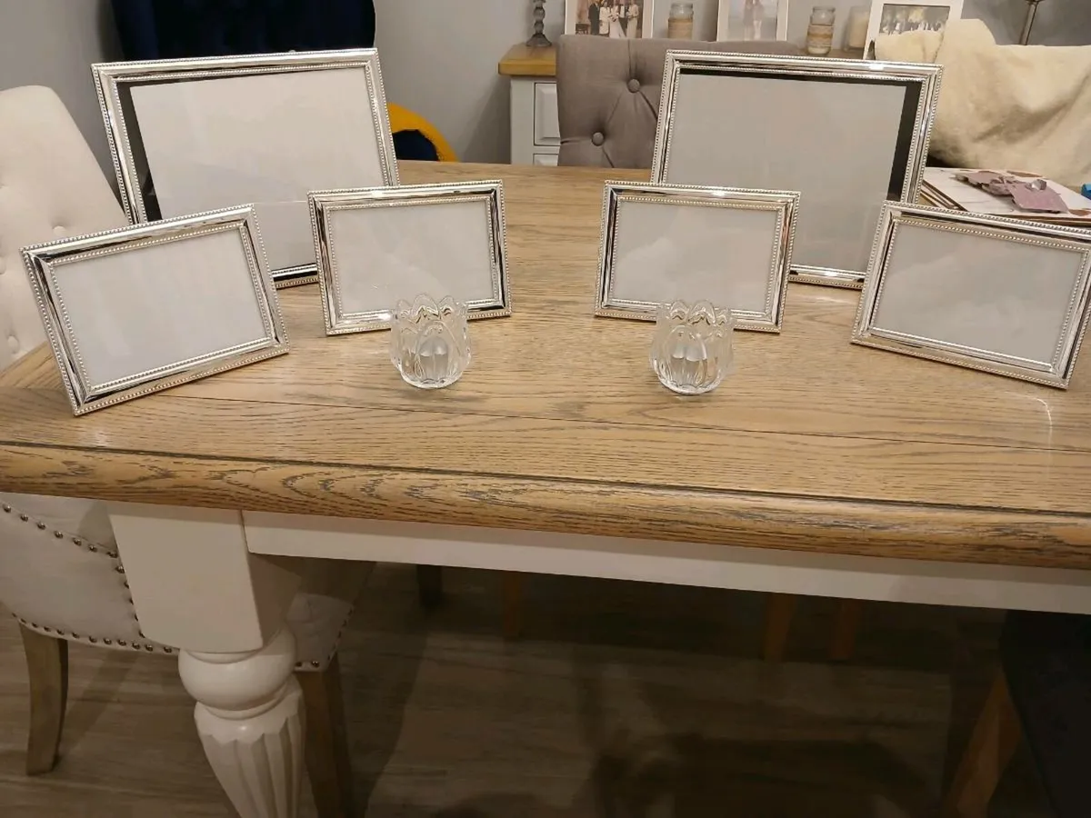 Set of matching silver frames - Image 1