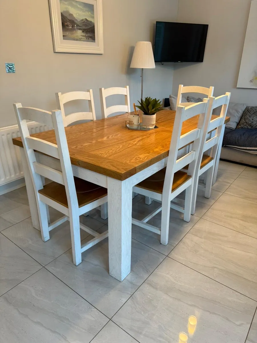 Table and chairs - Image 3