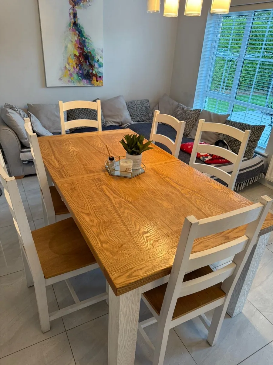 Table and chairs - Image 4
