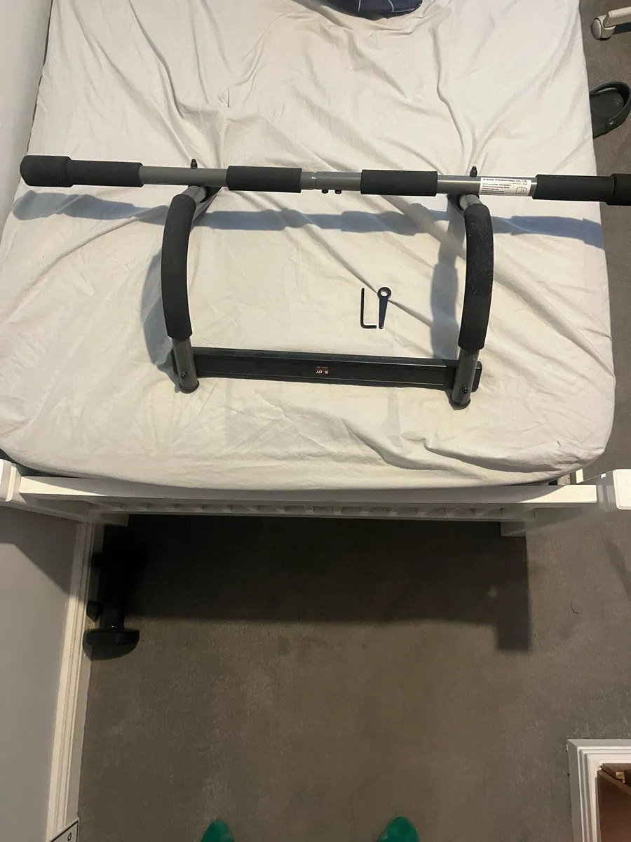 Pull up bar