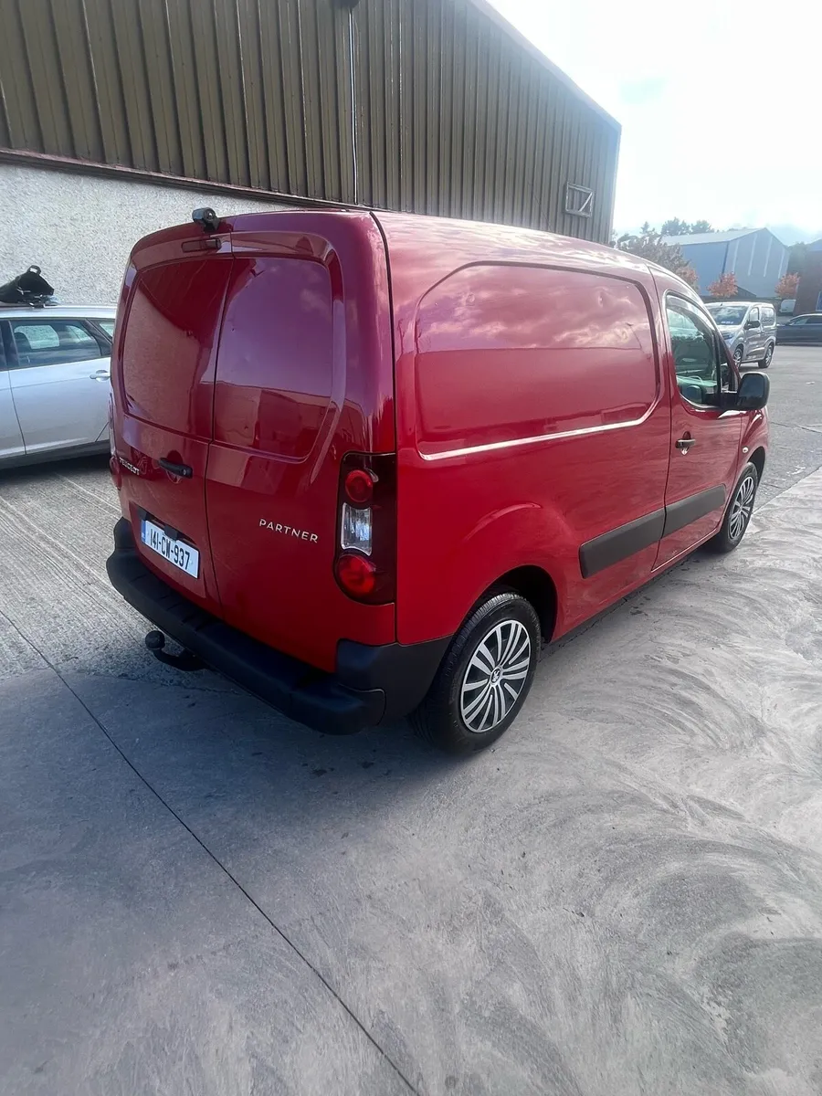 2014 Peouget partner - Image 1
