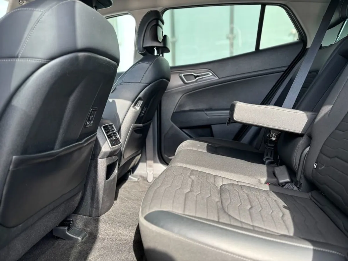 Kia Sportage 1.6 K3 Plug in Hybrid Automatic - Image 4