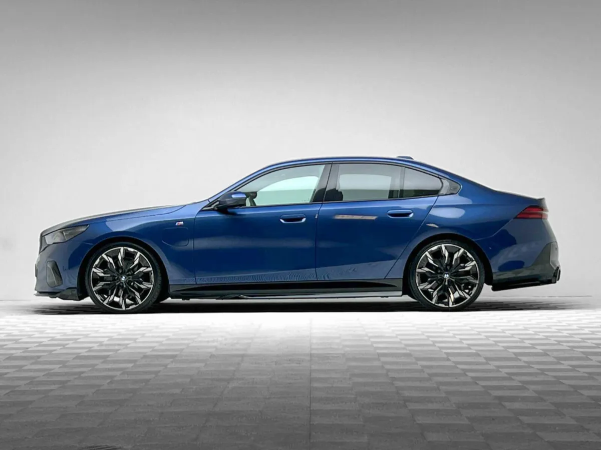 BMW 5-Series 530E M SPORT PRO - Image 4