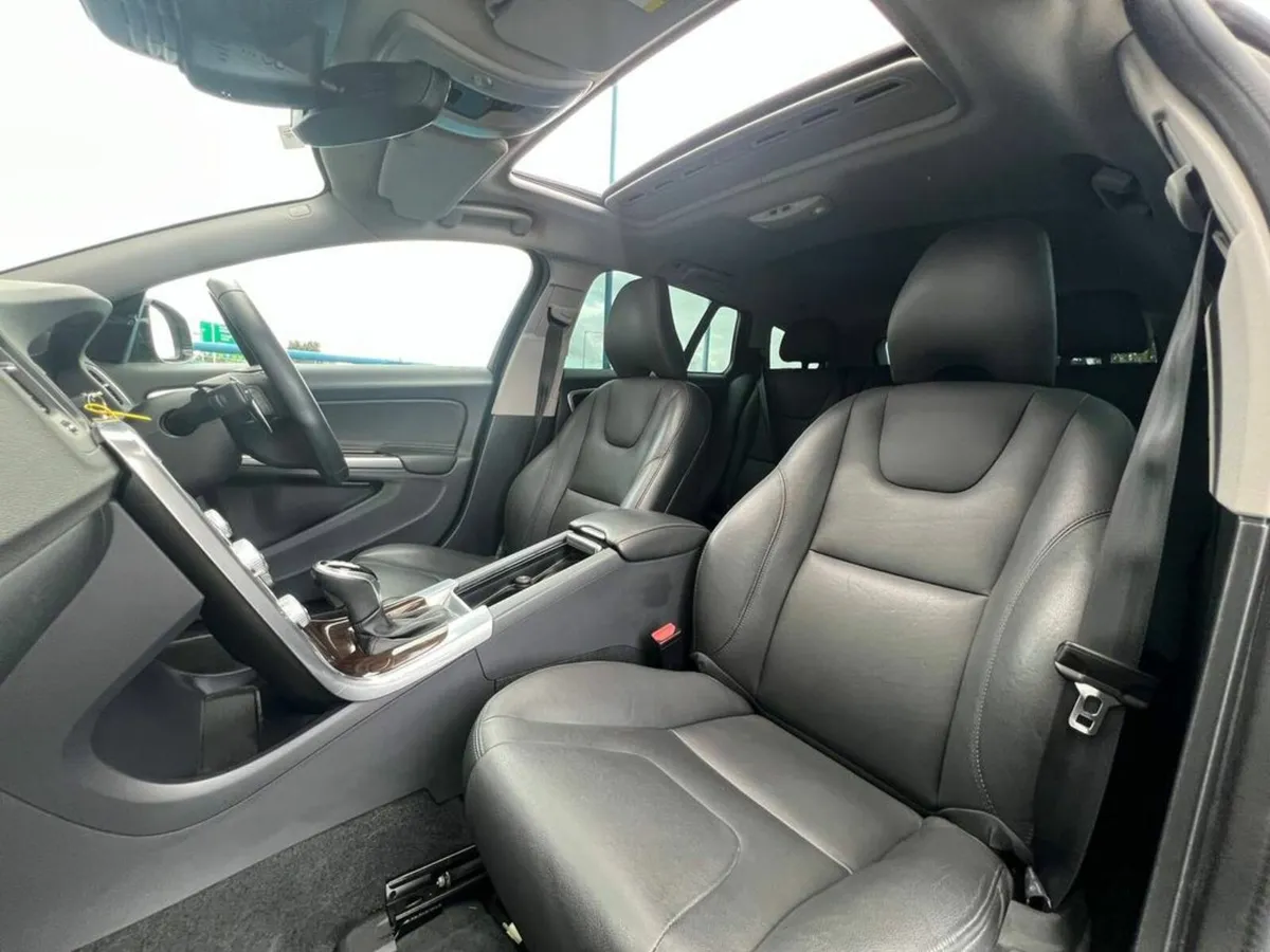Volvo V60 D4 2.0D AUTO // OPENING SUNROOF // LEATH - Image 2