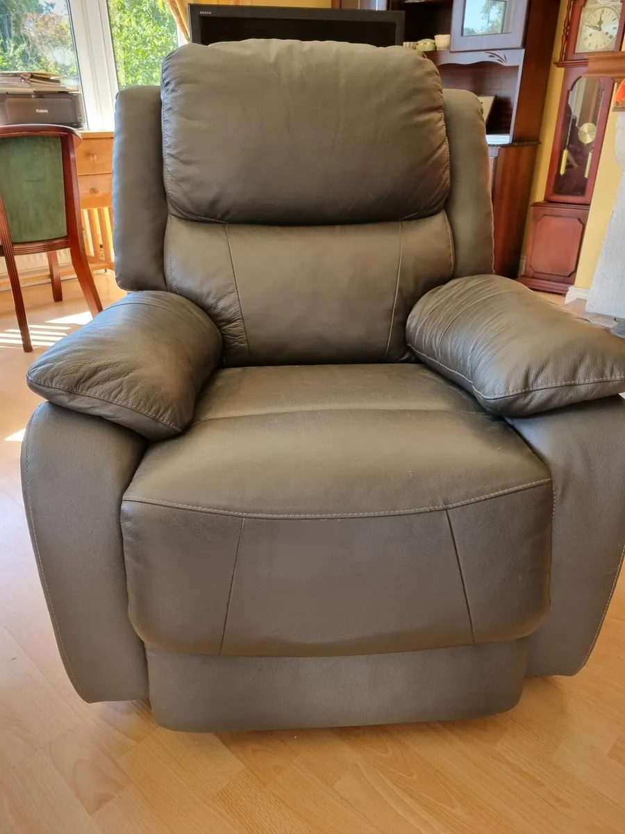 RISER RECLINER FAUX LEATHER ARMCHAIR - Image 3