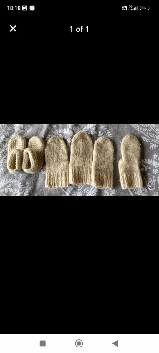 Sleeping bags and baby wool socks - Image 1
