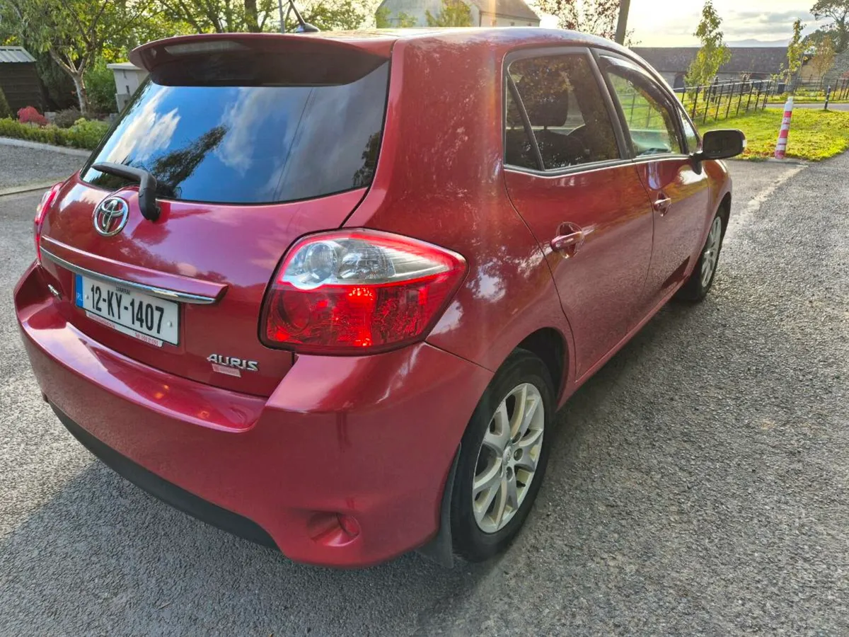 Toyota Auris Diesel - Image 2